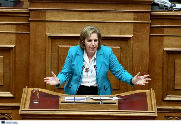 Πέρασαν τα μπλε και τα πράσινα καφενεία διαπιστώνει η Χριστοφιλοπούλου – «Το ΠΑΣΟΚ ήταν περιχαρακωμένο»