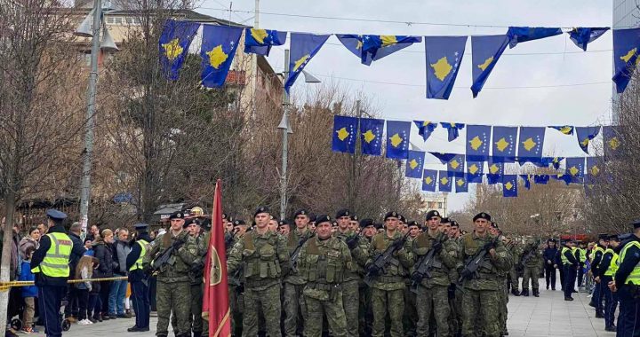 Κόσοβο: Δεκαέξι χρόνια ανεξαρτησίας - Εορτασμοί στην Πρίστινα, «παράνομο δημιούργημα» λέει το Βελιγράδι