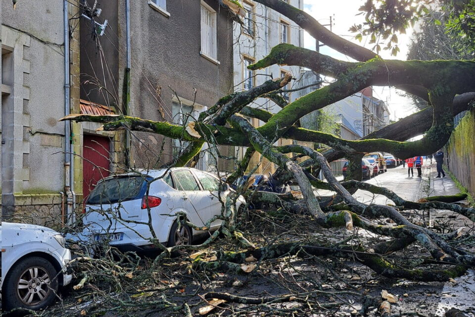 Γαλλία: Ένας νεκρός από την καταιγίδα Λουί που σαρώνει το βόρειο τμήμα της χώρας
