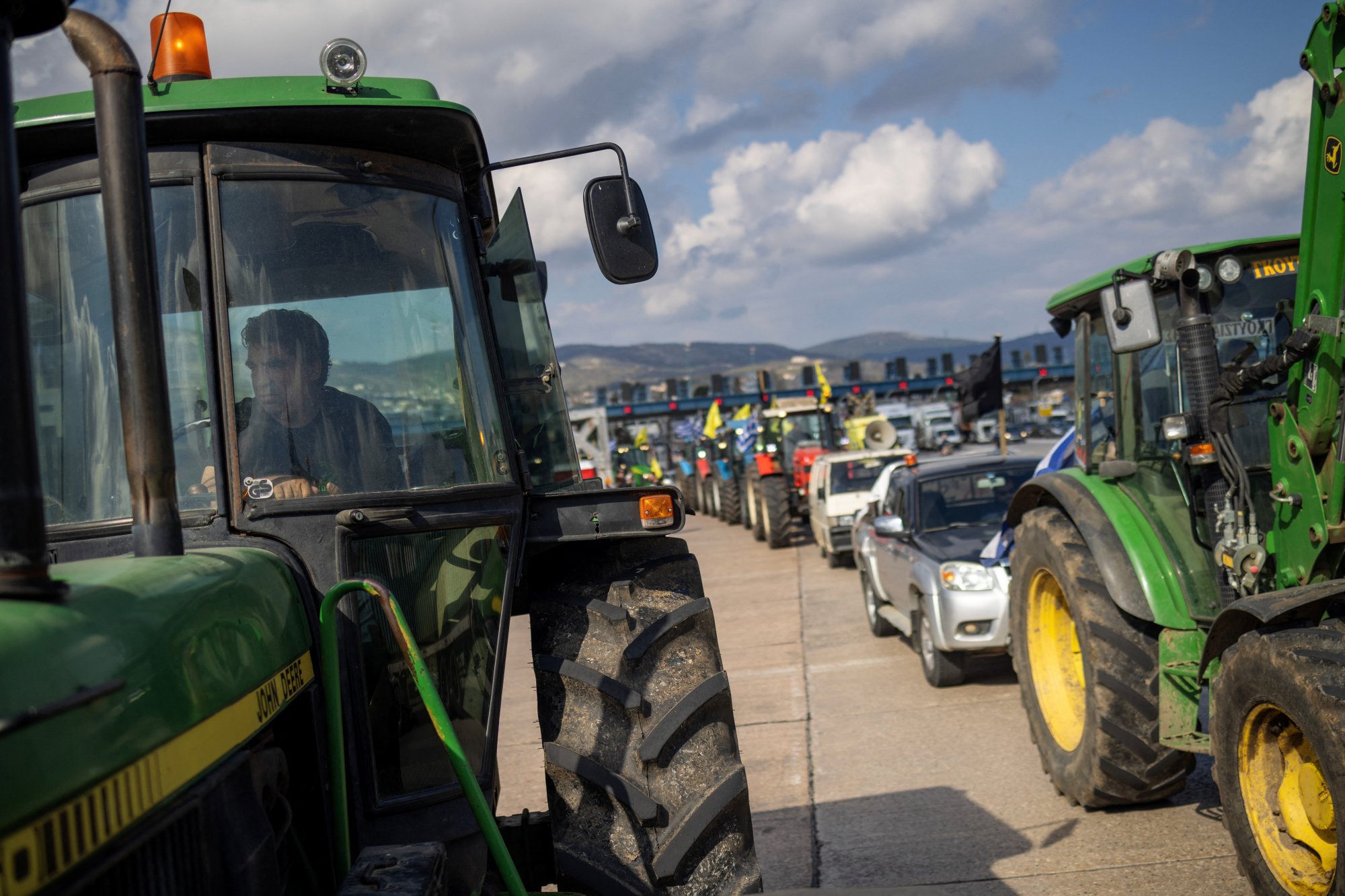 Σε αδιέξοδο οι αγρότες στην Ευρώπη - Μονόδρομος ο αγώνας