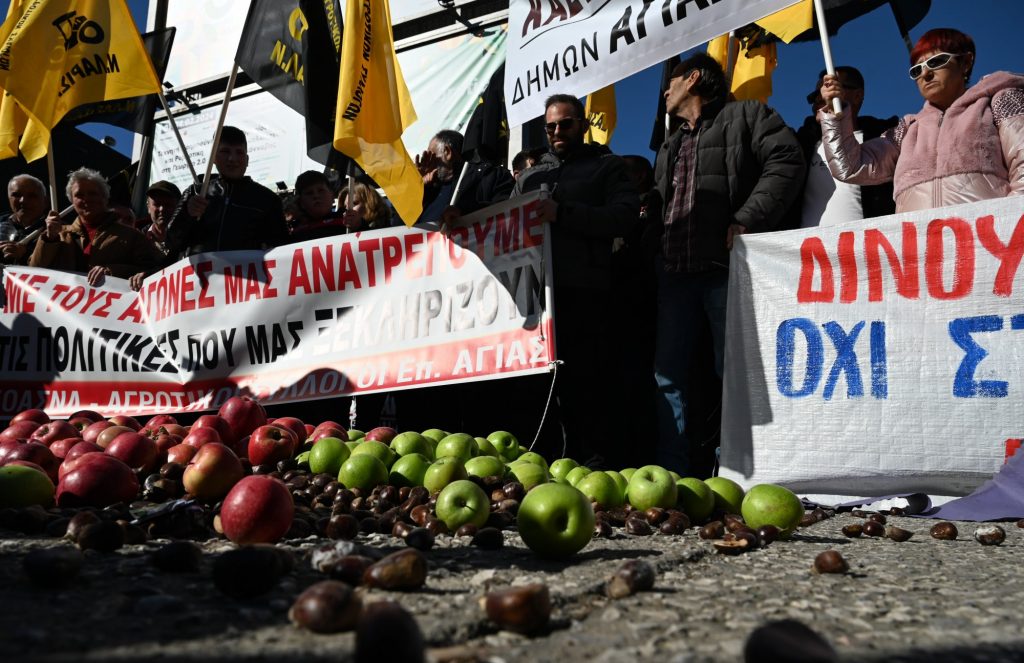 Δεν… απλώνεται η κυβέρνηση με τους αγρότες και μένει στα μέτρα-ψίχουλα – Συνεχίζονται οι αντιδράσεις