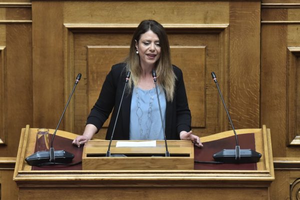 Δάγκα για γάμο ομόφυλων: Στο όνομα της ισότητας αναγνωρίζετε την εμπορική παρένθετη μητρότητα