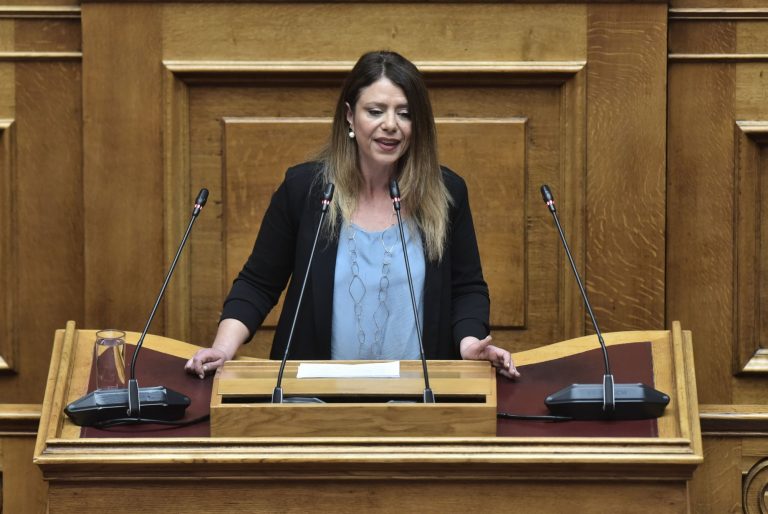 Δάγκα για γάμο ομόφυλων: Στο όνομα της ισότητας αναγνωρίζετε την εμπορική παρένθετη μητρότητα