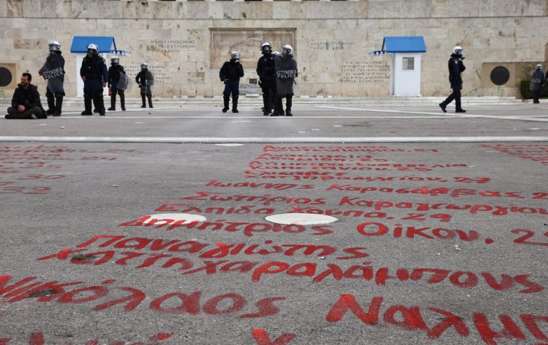 Ποιος έδωσε την εντολή να σβηστούν τα ονόματα των νεκρών από τα Τέμπη – Οργισμένες αντιδράσεις