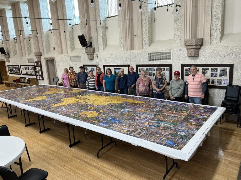 Kέντρο ηλικιωμένων αντιμετωπίζει τη μοναξιά με ένα παζλ 60.000 κομματιών