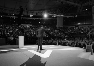 Εμπρηστικός ο Κασσελάκης, μιλά για αντεπίθεση «σε ό,τι του τρώει την ψυχή»