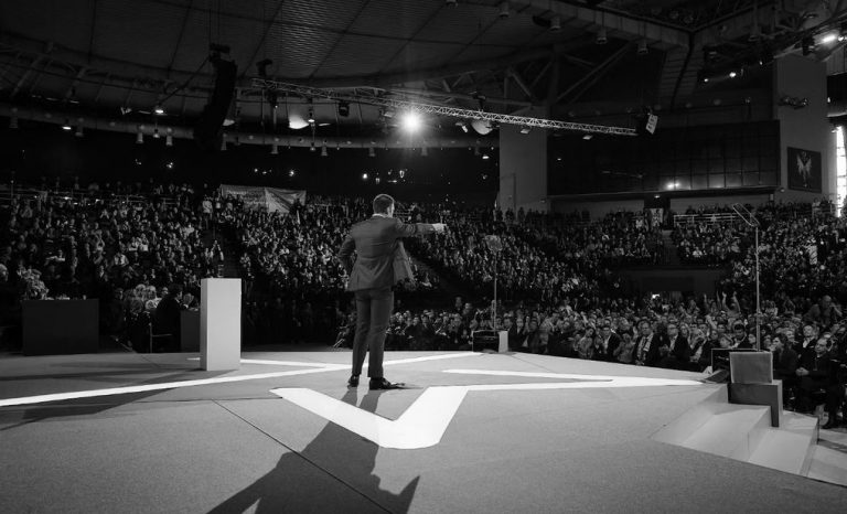 Εμπρηστικός ο Κασσελάκης, μιλά για αντεπίθεση «σε ό,τι του τρώει την ψυχή»