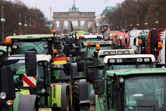 Χάος με τα τρακτέρ, νεοναζί στους δρόμους και οικονομία σε ύφεση - Γιατί η Γερμανία έχασε τη «μπάλα»;