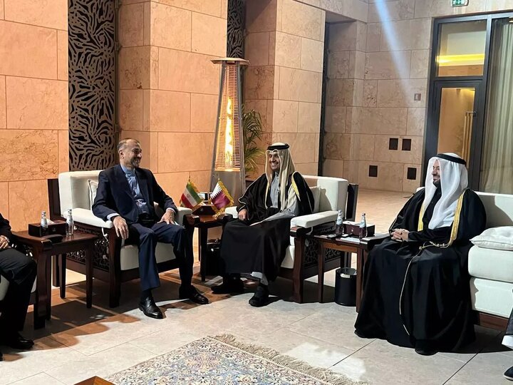Ιραν: Συνάντηση του ΥΠΕΞ Αμίρ Αμπντολαχιάν με τον πρωθυπουργό του Κατάρ Αλ Θάνι στη Ντόχα