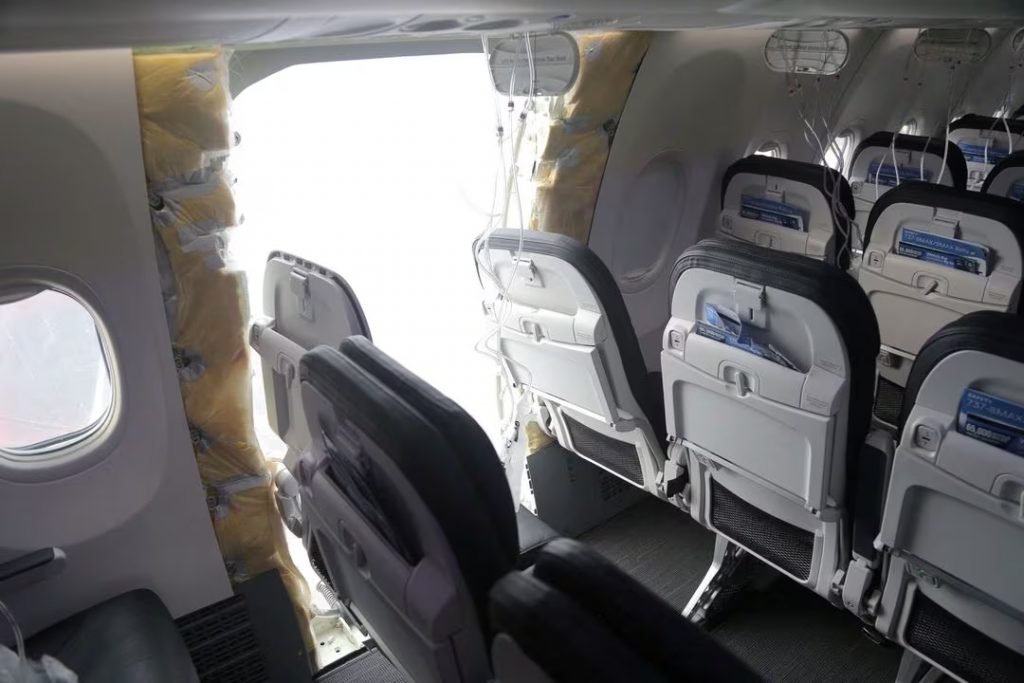 Στο φως το πόρισμα για την πτήση «θρίλερ» της Alaska Airlines – Έλειπαν τέσσερα μπουλόνια