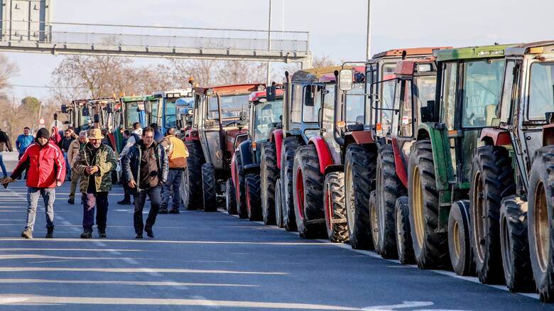 Δημοσκόπηση: Υπέρ των αγροτών το 68% των πολιτών - Δίκαια τα αιτήματά τους