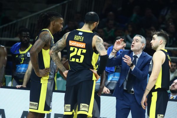 Καστρίτης: «Έχουμε περάσει πολλά φέτος συγχαρητήρια στα παιδιά»