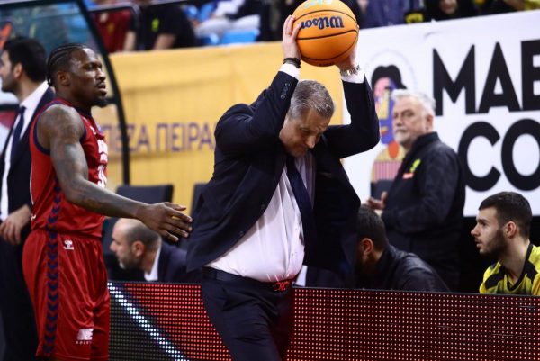 Ο Ζούρος έδωσε συγχαρητήρια στους παίκτες του