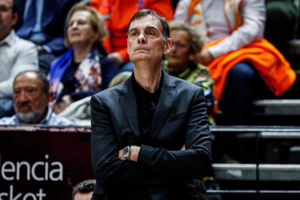 Η ομιλία του Μπαρτζώκα στους παίκτες του Ολυμπιακού μετά το διπλό στη Βαλένθια (vid)