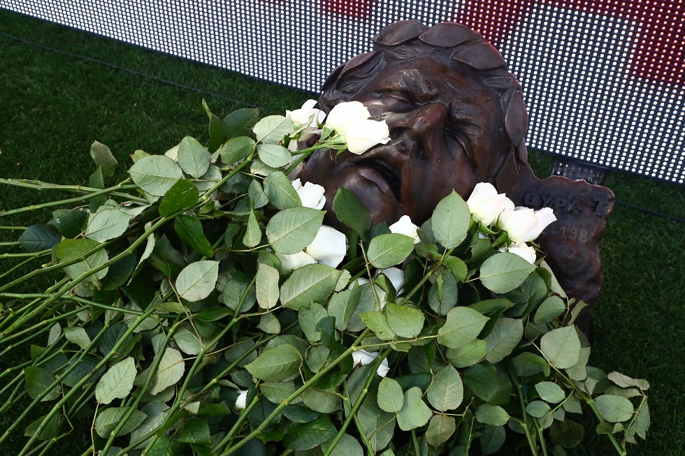 Οι παίκτες Ολυμπιακού και ΟΦΗ τίμησαν τη μνήμη των θυμάτων της Θύρας 7 (pics)