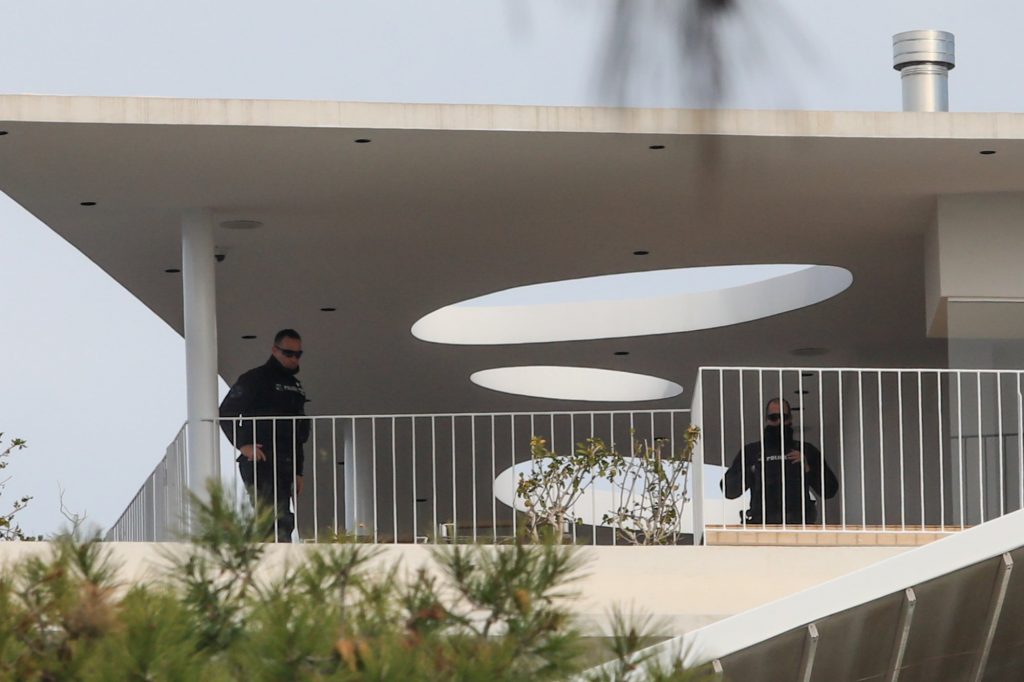 «Υπάρχουν ένοχα μυστικά που δε θα βγουν ποτέ» – Νέα στοιχεία για το μακελειό στη Γλυφάδα