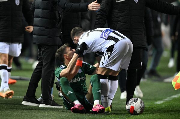 Ο Παναθηναϊκός έβαλε κράνος NFL στον Τόμας: «Καρλαύτη, πώς σου φαίνεται;» (vid)