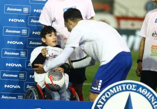 Τζαβέλλας και Κουέστα έκαναν χαρούμενο τον μικρό Γιάννη (vid)