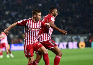 Αποθέωση για την αποστολή του Ολυμπιακού στο Αγρίνιο (vid)