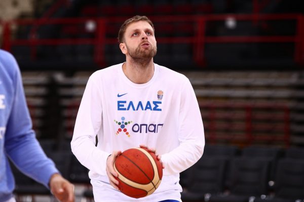 Χαραλαμπόπουλος: «Χαρούμενος που επέστρεψα στην Εθνική, είμαι έτοιμος να βοηθήσω»