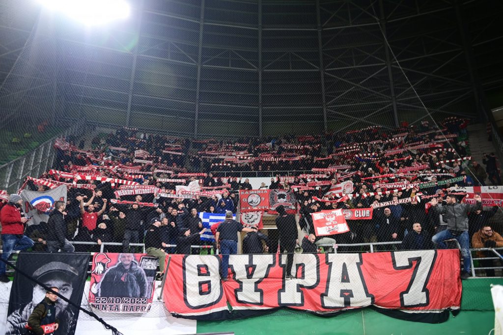 Στα… ερυθρόλευκα η «Groupama Arena» (vids)