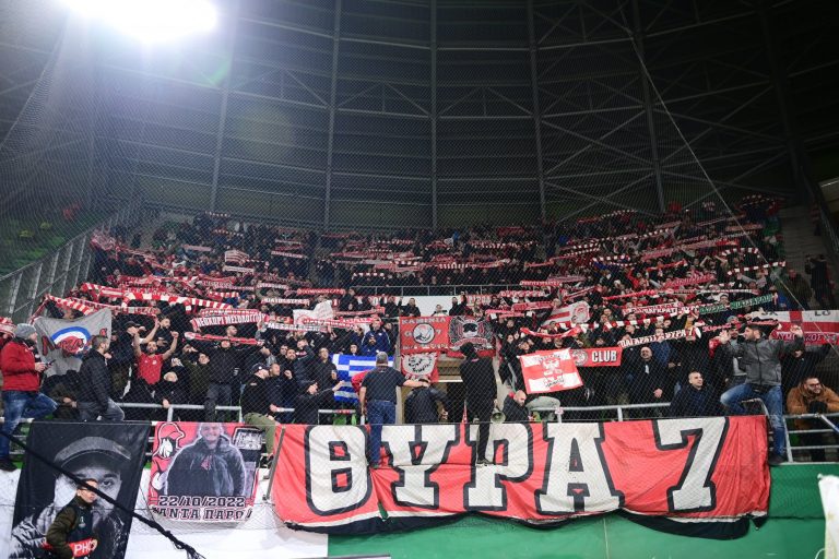 Στα… ερυθρόλευκα η «Groupama Arena» (vids)