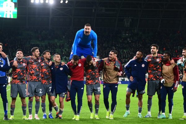 Ολυμπιακός: Πανηγυρισμοί και αποθέωση για την πρόκριση (vid)