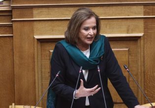 «Καρφί» Ντόρας Μπακογιάννη στον Σαμαρά: Είδαμε και πάθαμε να αποκτήσουμε δημοκρατία στο κόμμα μας