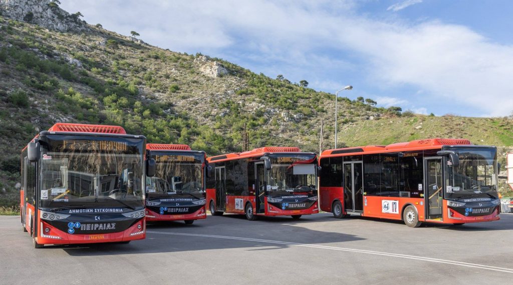 Τέσσερα νέα ηλεκτροκίνητα λεωφορεία στον στόλο της Δημοτικής Συγκοινωνίας Πειραιά