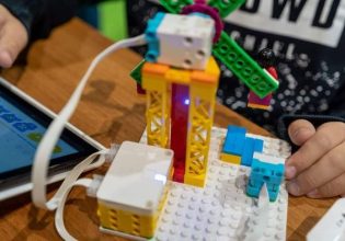 Μαθήματα ρομποτικής στα δημοτικά σχολεία της Γλυφάδας