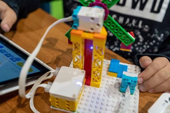 Μαθήματα ρομποτικής στα δημοτικά σχολεία της Γλυφάδας