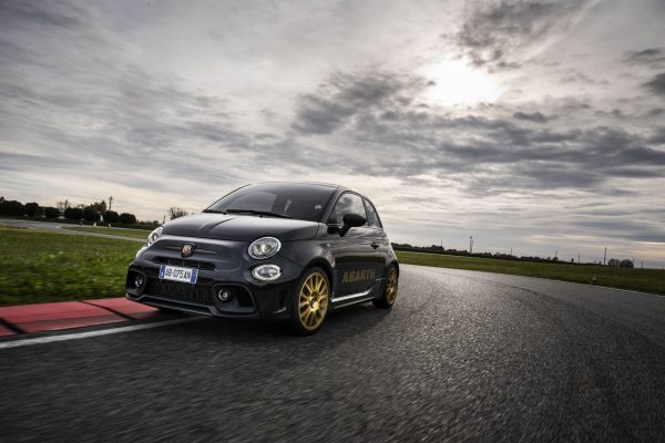 Abarth 695 75° Anniversario: Επετειακός πύραυλος τσέπης