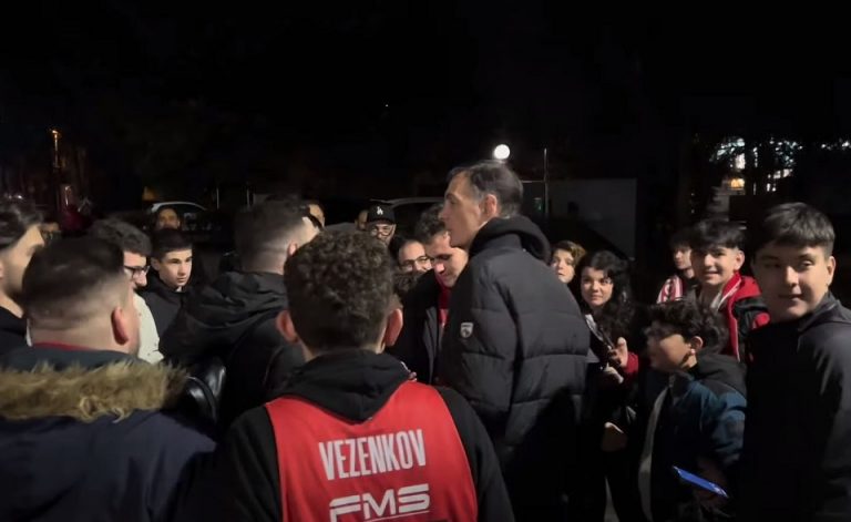 Φίλος του Ολυμπιακού είπε φοβερή ατάκα στον Μπαρτζώκα (vid)