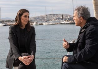 Το «MEGA Stories» υποδέχεται τον Γιώργο Νταλάρα – Backstage φωτογραφίες