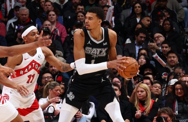 Πέμπτη σερί νίκη για τους Γουόριορς (107-129) – Ιστορικός Γουεμπανιάμα οδήγησε σε νίκη τους Σπερς (99-122)