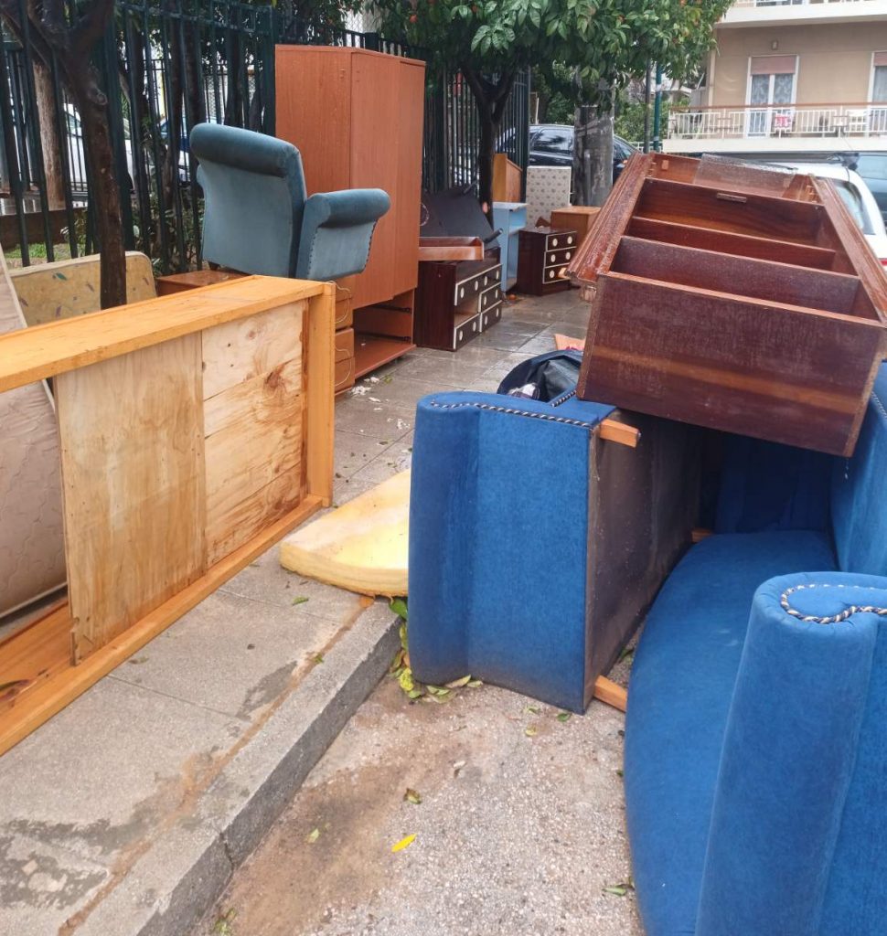 Στα «όρια του» ο Δήμος Γαλατσίου με τα ογκώδη απορρίμματα στους δρόμους