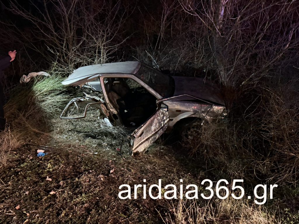 Αυτοκίνητο κόπηκε στη μέση στην Πέλλα – Εικόνες από το σοβαρό τροχαίο