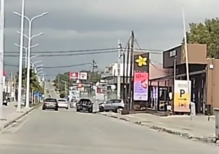 Πάτρα: Οδηγός καταγράφει Ι.Χ. σε τρελή πορεία που καταλήγει σε σφοδρή σύγκρουση