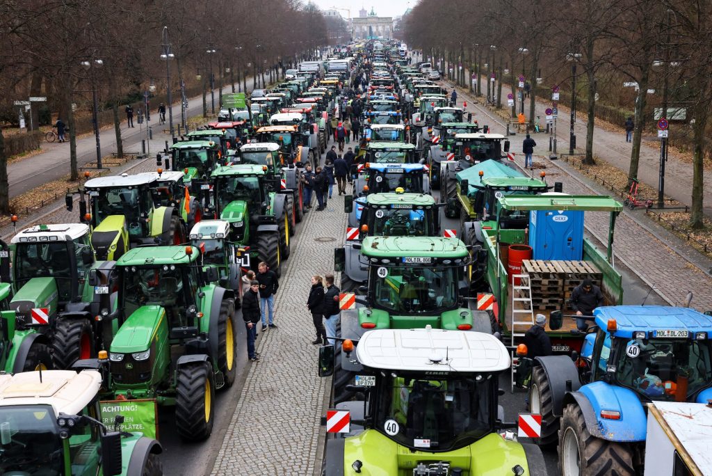 Αποδίδουν οι αγροτικές κινητοποιήσεις στην Ευρώπη – Υπό αναθεώρηση οι πράσινοι στόχοι της Κομισιόν