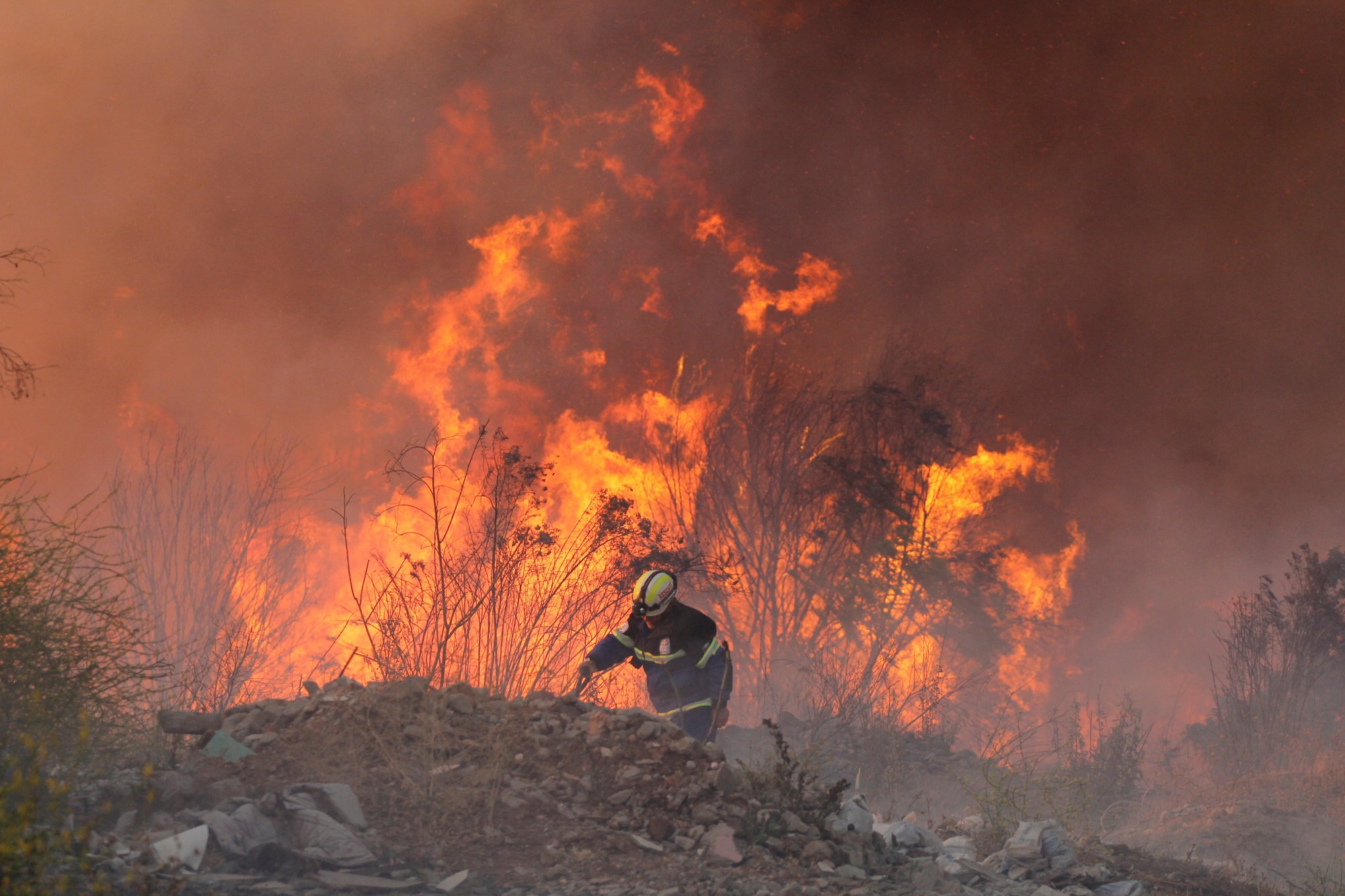 Μαίνεται η πυρκαγιά στην Χιλή - Τουλάχιστον 112 οι νεκροί
