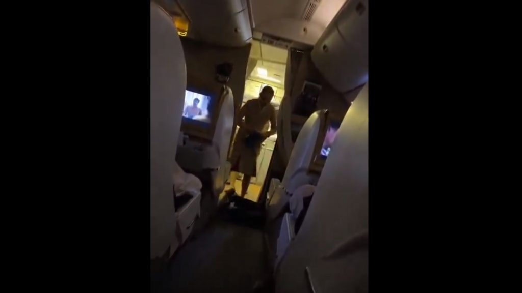 Πανικός σε πτήση – Μεθυσμένος επιβάτης επιτέθηκε σε αεροσυνοδό