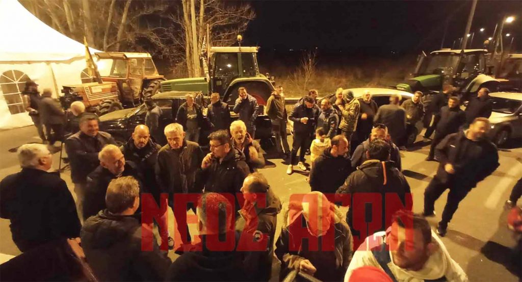 Παραμένουν οι αγρότες της Καρδίτσας και των Φαρσάλων στο μπλόκο του Ε-65 