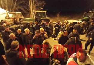 Παραμένουν οι αγρότες της Καρδίτσας και των Φαρσάλων στο μπλόκο του Ε-65 