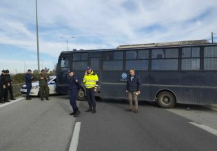 Αστυνομικό μπλόκο για τους αγρότες που κατευθύνονταν με τρακτέρ στη Θεσσαλονίκη