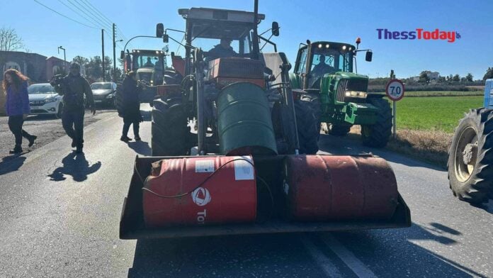 Αγρότες: Διαμαρτυρία με «βαρέλια του Μητσοτάκη» στην Επανομή – Τι ετοιμάζουν για την Τρίτη