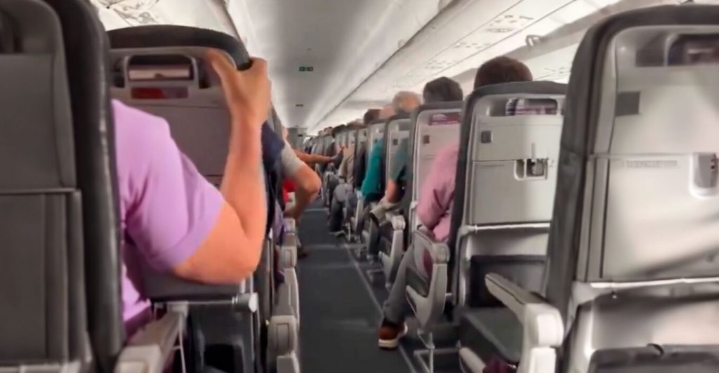 Επεισοδιακή πτήση στη Χιλή λόγω αναταράξεων – Επιβάτες ουρλιάζουν, αντικείμενα πέφτουν