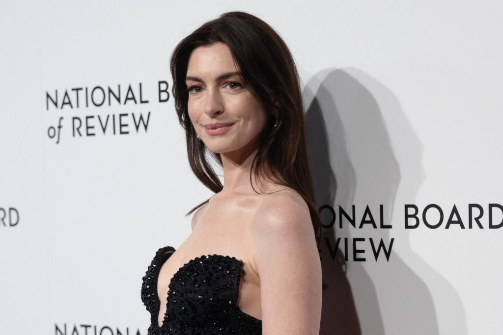 Διχασμένοι οι θαυμαστές της Anne Hathaway – «Αγενής και ψεύτικη»