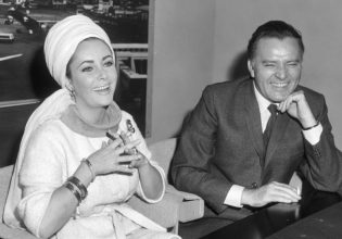 Η υπερβολική ζωή των Τέιλορ-Μπάρτον: Ταξίδια με 156 βαλίτσες, σε 21 δωμάτια και μενού για τα σκυλιά τους