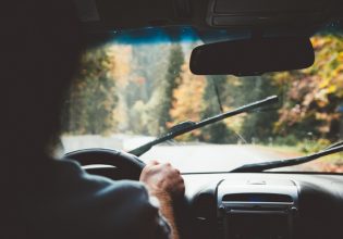 Αυτοκίνητο: Πότε αλλάζουμε μπαταρία – Οι ενδείξεις ότι έκανε τον κύκλο της