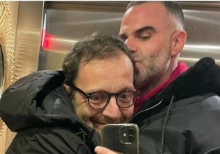 Αύγουστος Κορτώ: Παντρεύεται με τον σύντροφό του, η αγγελία γάμου